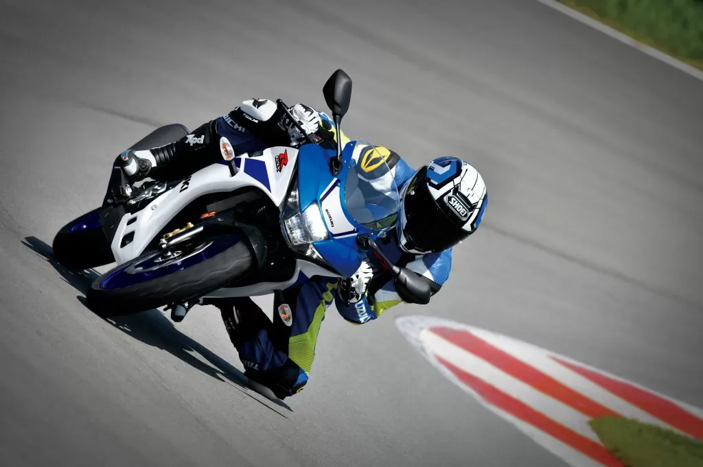 Suzuki GSX-R125 White Action Back