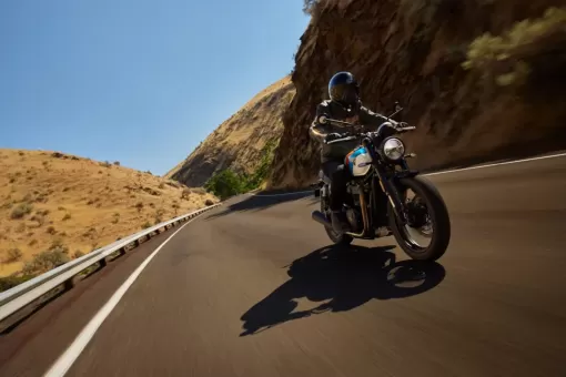 triumph-oct24-speedtwin900-gallery3.jpg