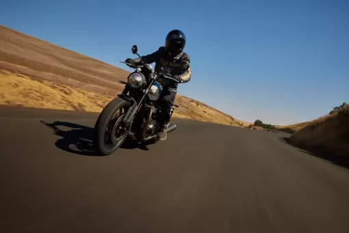 triumph-oct24-speedtwin900-gallery2.jpg