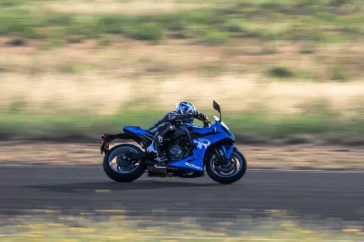 gsx800frqm4-action-30-1024x683.jpg